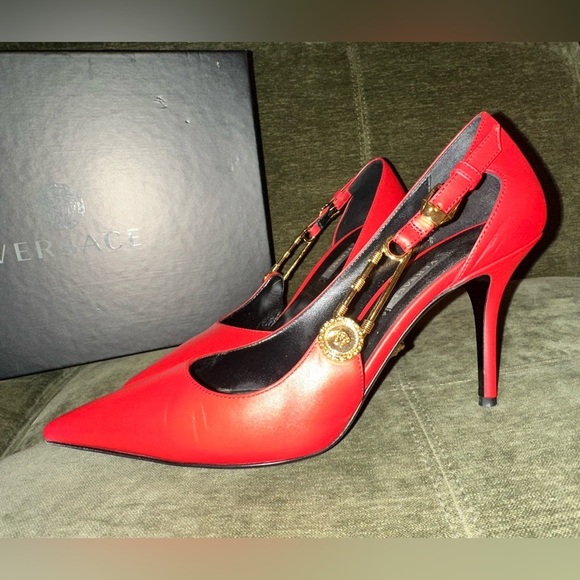AUTHENTIC Versace red 100% leather women’s “safety pin” pump size 8 - Picture 1 of 10